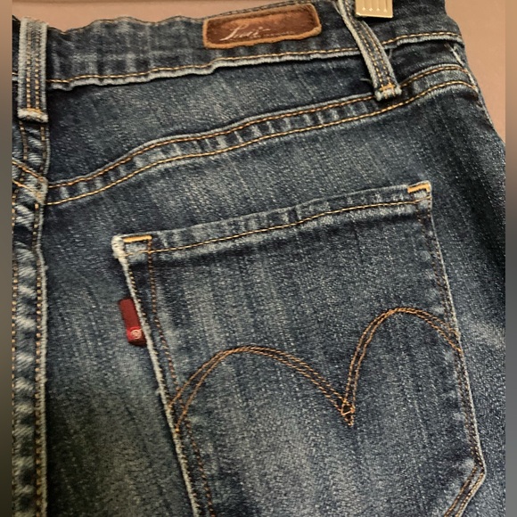 Levi’s distressed Demi Curve Skinny Jeans 26x30 Size 26 short - Picture 3 of 4